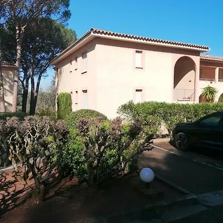 D'une Avec Piscine Partagee Terrasse Amenagee Et Wifi A Raphael A 5 Km De La Plage Apartament Saint-Raphaël