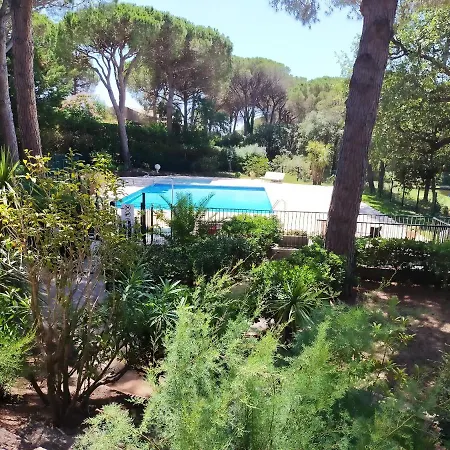 Apartment D'une Avec Piscine Partagee Terrasse Amenagee Et Wifi A Raphael A 5 Km De La Plage *
