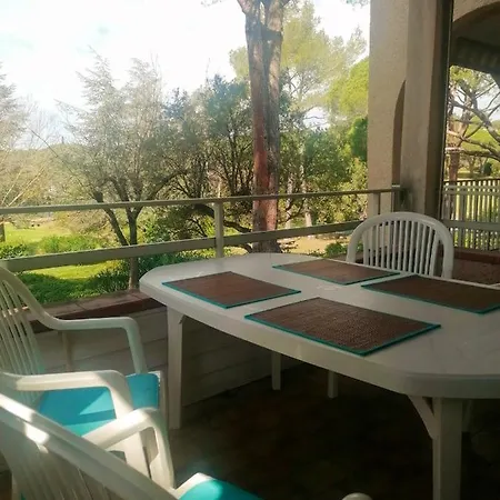 D'une Avec Piscine Partagee Terrasse Amenagee Et Wifi A Raphael A 5 Km De La Plage Apartament